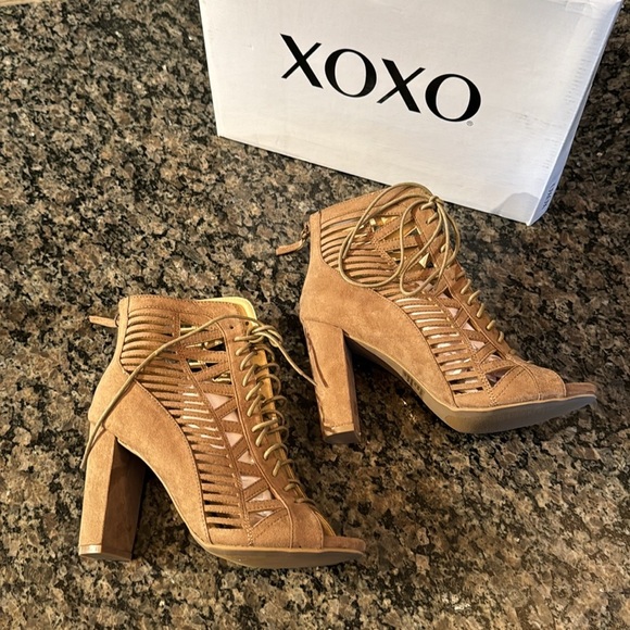 XOXO taupe bedelia peep toe bootie NIB 8.5 - Picture 4 of 11